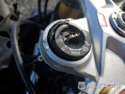 Zdjęcie 8 z 10 samochodu: 2016 APRILIA RSV4 RF VIN:ZD4RKUB01GS000324 - miniatura