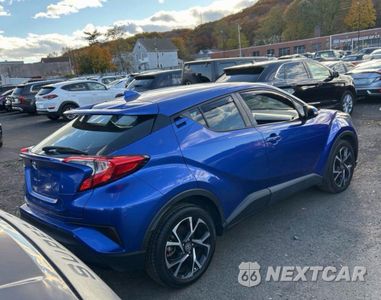 Czwarte zdjęcie samochodu z boku: 2020 TOYOTA C-HR XLE/LE/LIMITED VIN:NMTKHMBX1LR104774 - miniatura