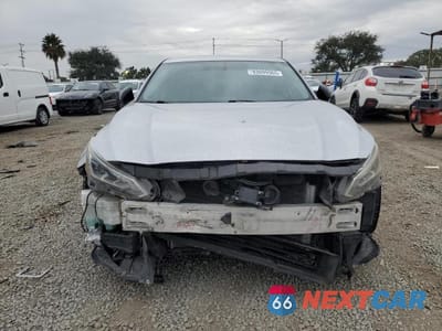 Piąte zdjęcie samochodu w środku: 2019 NISSAN ALTIMA SR VIN:1N4BL4CV1KC125739 - miniatura