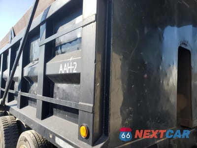 Zdjęcie 10 z 12 samochodu: 2005 INTERNATIONAL 7500 DUMP TRUCK VIN:1HTWPAZT85J005654 - miniatura