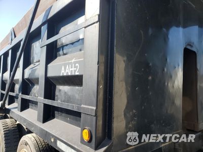 Zdjęcie 10 z 12 samochodu: 2005 INTERNATIONAL 7500 DUMP TRUCK VIN:1HTWPAZT85J005654 - miniatura