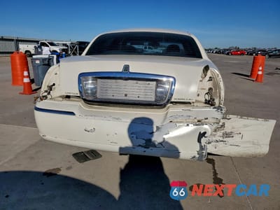 Zdjęcie 6 z 14 samochodu: 2007 LINCOLN TOWN CAR SIGNATURE VIN:1LNHM81V87Y605102 - miniatura