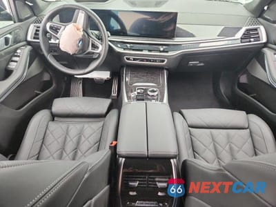 Zdjęcie 8 z 12 samochodu: 2025 BMW X7 XDRIVE40I VIN:5UX23EM04S9W51796 - miniatura