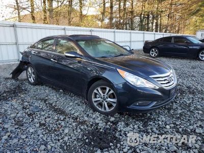 Czwarte zdjęcie samochodu z boku: 2013 HYUNDAI SONATA SE VIN:5NPEC4AC1DH641129 - miniatura