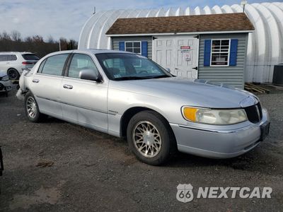 Czwarte zdjęcie samochodu z boku: 2001 LINCOLN TOWN CAR SIGNATURE VIN:1LNHM82W31Y729695 - miniatura