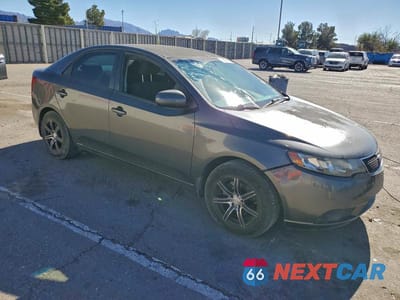 Czwarte zdjęcie samochodu z boku: 2013 KIA FORTE EX VIN:KNAFU4A20D5737078 - miniatura