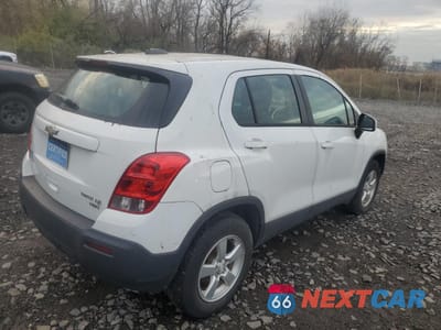 Trzecie zdjęcie samochodu z tyłu: 2016 CHEVROLET TRAX LS VIN:KL7CJNSBXGB738292 - miniatura