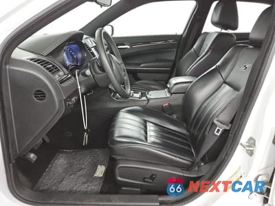 Zdjęcie 7 z 14 samochodu: 2023 CHRYSLER 300 S VIN:2C3CCABGXPH637038 - miniatura