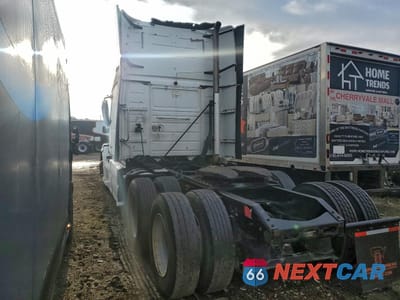 Trzecie zdjęcie samochodu z tyłu: 2017 VOLVO VNL SEMI TRUCK VIN:4V4NC9EH1HN972984 - miniatura