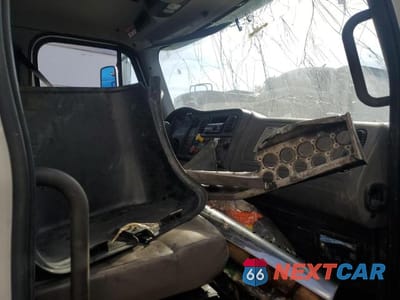 Piąte zdjęcie samochodu w środku: 2019 FREIGHTLINER M2 106 MEDIUM DUTY VIN:1FVKCYFE4KHKP3226 - miniatura