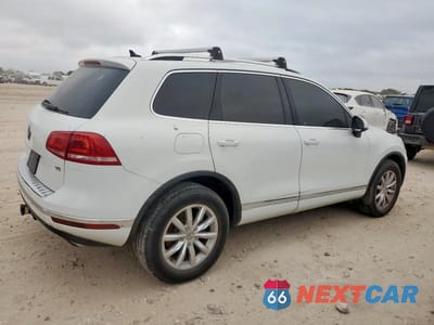 Trzecie zdjęcie samochodu z tyłu: 2016 VOLKSWAGEN TOUAREG SPORT VIN:WVGEF9BP9GD000516 - miniatura