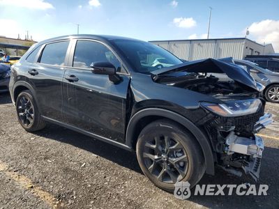Czwarte zdjęcie samochodu z boku: 2025 HONDA HR-V SPORT VIN:3CZRZ1H54SM749008 - miniatura