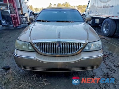 Piąte zdjęcie samochodu w środku: 2011 LINCOLN TOWN CAR VIN:1L1FM88W67Y614291 - miniatura