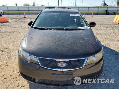 Piąte zdjęcie samochodu w środku: 2013 KIA FORTE EX VIN:KNAFU4A22D5732416 - miniatura
