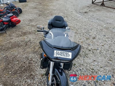 Piąte zdjęcie samochodu w środku: 2021 HARLEY-DAVIDSON FLTRK VIN:1HD1KZF11MB641119 - miniatura