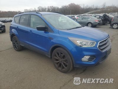 Czwarte zdjęcie samochodu z boku: 2017 FORD ESCAPE SE VIN:1FMCU9G95HUB25781 - miniatura