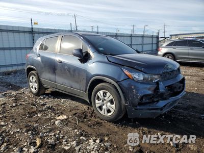 Czwarte zdjęcie samochodu z boku: 2018 CHEVROLET TRAX LS VIN:3GNCJKSB1JL398867 - miniatura