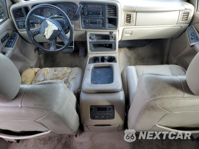 Zdjęcie 8 z 15 samochodu: 2004 CHEVROLET SUBURBAN C1500 VIN:1GNEC16T74J131499 - miniatura