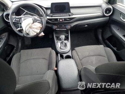 Zdjęcie 8 z 12 samochodu: 2019 KIA FORTE FE VIN:3KPF24AD0KE065938 - miniatura