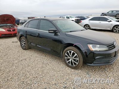 Czwarte zdjęcie samochodu z boku: 2017 VOLKSWAGEN JETTA SE VIN:3VWDB7AJ8HM334620 - miniatura
