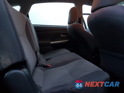 Zdjęcie 11 z 14 samochodu: 2012 TOYOTA PRIUS V VIN:JTDZN3EU3C3184410 - miniatura