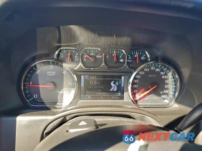 Zdjęcie 9 z 12 samochodu: 2018 CHEVROLET SUBURBAN C1500 LT VIN:1GNSCHKC3JR223353 - miniatura