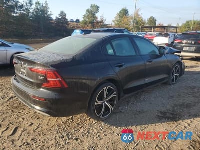 Trzecie zdjęcie samochodu z tyłu: 2024 VOLVO S60 CORE S60 AWD HYBRID VIN:7JRL12TK6RG323297 - miniatura