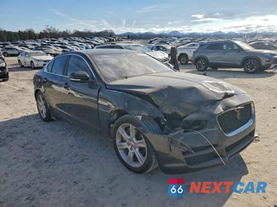 Czwarte zdjęcie samochodu z boku: 2017 JAGUAR XE PRESTIGE VIN:SAJAE4BG5HA952507 - miniatura