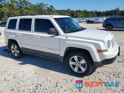 Czwarte zdjęcie samochodu z boku: 2015 JEEP PATRIOT LATITUDE VIN:1C4NJRFB6FD357006 - miniatura