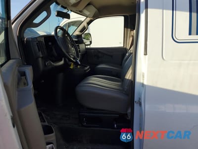 Zdjęcie 7 z 14 samochodu: 2023 GMC SAVANA G2500 DELIVERY VAN VIN:1GTW7AFP3P1120363 - miniatura