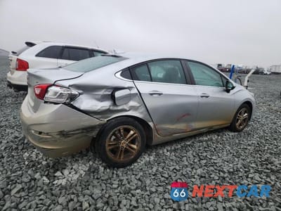 Trzecie zdjęcie samochodu z tyłu: 2018 CHEVROLET CRUZE LT VIN:1G1BE5SM4J7139721 - miniatura