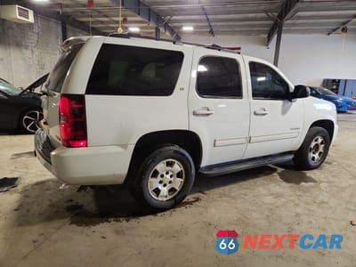 Trzecie zdjęcie samochodu z tyłu: 2010 CHEVROLET TAHOE K1500 LT VIN:1GNUKBE06AR232204 - miniatura