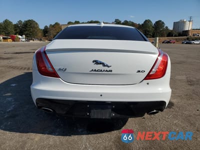 Zdjęcie 6 z 15 samochodu: 2019 JAGUAR XJ R - SPORT VIN:SAJWA1C72K8W21171 - miniatura