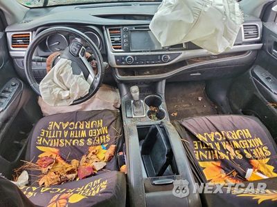 Zdjęcie 8 z 13 samochodu: 2017 TOYOTA HIGHLANDER SE VIN:5TDKZRFH8HS509603 - miniatura