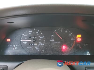 Zdjęcie 9 z 12 samochodu: 1999 NISSAN ALTIMA XE VIN:1N4DL01D0XC143734 - miniatura