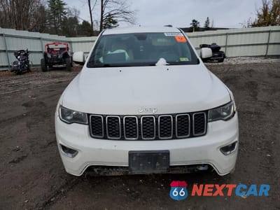 Piąte zdjęcie samochodu w środku: 2018 JEEP GRAND CHEROKEE LAREDO VIN:1C4RJFAG7JC287307 - miniatura