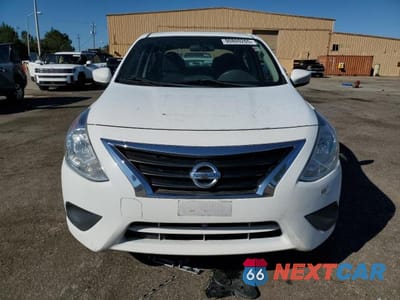 Piąte zdjęcie samochodu w środku: 2018 NISSAN VERSA S VIN:3N1CN7AP8JL841803 - miniatura