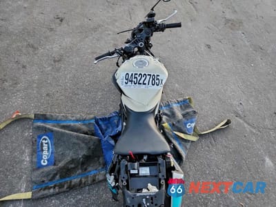 Zdjęcie 6 z 8 samochodu: 2024 YAMAHA YZFR3 A VIN:MH3RH18Y0RK016668 - miniatura