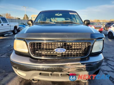 Piąte zdjęcie samochodu w środku: 2002 FORD EXPEDITION XLT VIN:1FMPU16L22LA81347 - miniatura