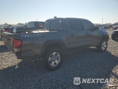 Trzecie zdjęcie samochodu z tyłu: 2018 TOYOTA TACOMA DOUBLE CAB VIN:5TFCZ5AN7JX160797 - miniatura