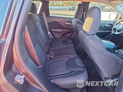 Zdjęcie 11 z 13 samochodu: 2015 JEEP CHEROKEE LATITUDE VIN:1C4PJLCB5FW601842 - miniatura