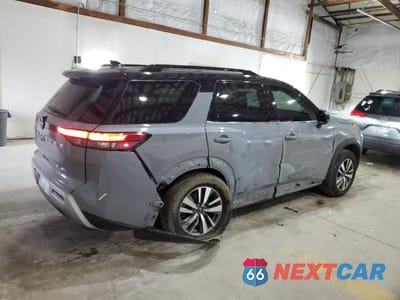 Trzecie zdjęcie samochodu z tyłu: 2024 NISSAN PATHFINDER SL VIN:5N1DR3CCXRC296179 - miniatura