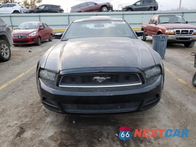 Piąte zdjęcie samochodu w środku: 2014 FORD MUSTANG VIN:1ZVBP8AM0E5306319 - miniatura
