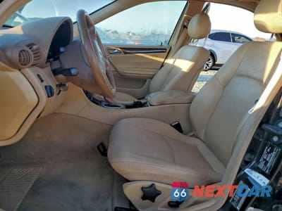 Zdjęcie 7 z 12 samochodu: 2002 MERCEDES-BENZ C 240 VIN:WDBRF61J12F250670 - miniatura