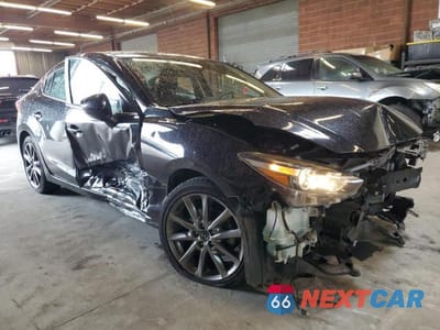 Czwarte zdjęcie samochodu z boku: 2018 MAZDA 3 TOURING VIN:3MZBN1V34JM186589 - miniatura
