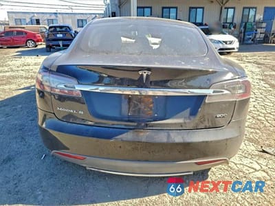 Zdjęcie 6 z 12 samochodu: 2015 TESLA MODEL S 90D VIN:5YJSA1V29FF098381 - miniatura