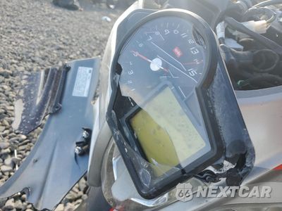 Zdjęcie 7 z 10 samochodu: 2016 APRILIA RSV4 RF VIN:ZD4RKUB01GS000324 - miniatura