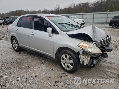 Czwarte zdjęcie samochodu z boku: 2007 NISSAN VERSA S VIN:3N1BC11E47L451593 - miniatura
