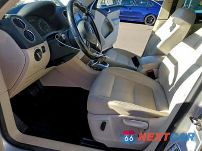 Zdjęcie 7 z 12 samochodu: 2011 VOLKSWAGEN TIGUAN S VIN:WVGBV7AX8BW514950 - miniatura