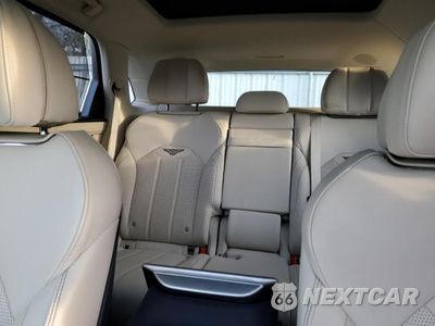 Zdjęcie 10 z 12 samochodu: 2023 BENTLEY BENTAYGA VIN:SJAHT2ZV7PC022219 - miniatura